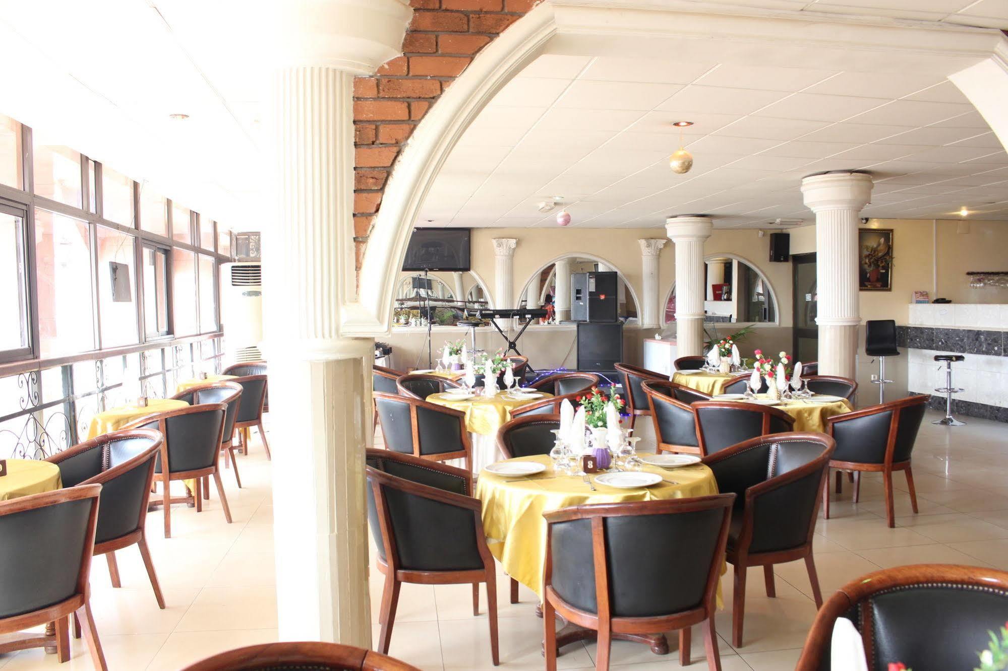 Hotel Santa Lucia Yaoundé Exterior foto