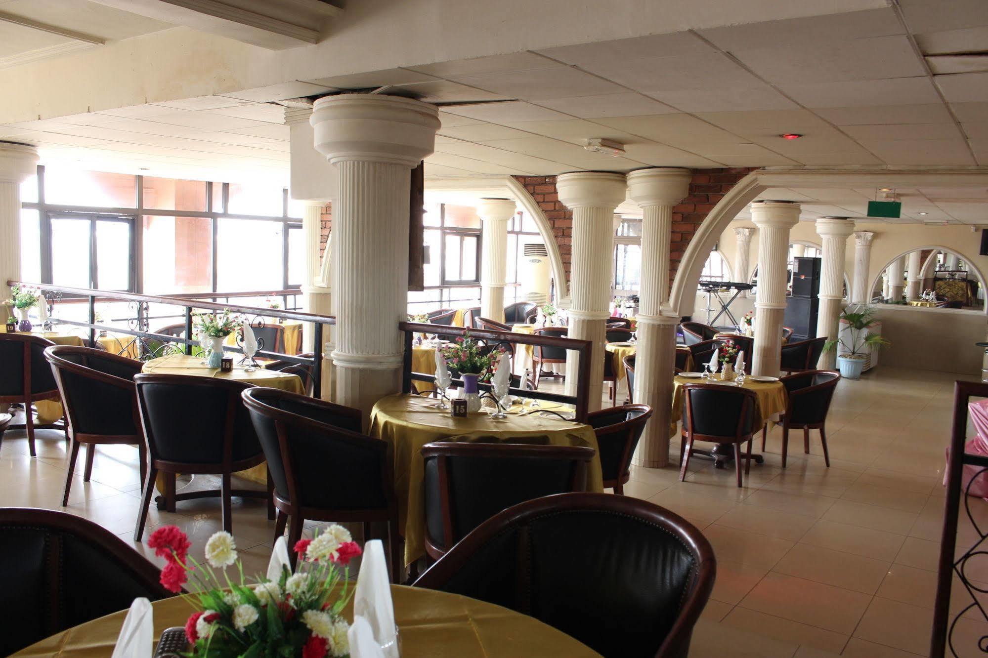 Hotel Santa Lucia Yaoundé Exterior foto