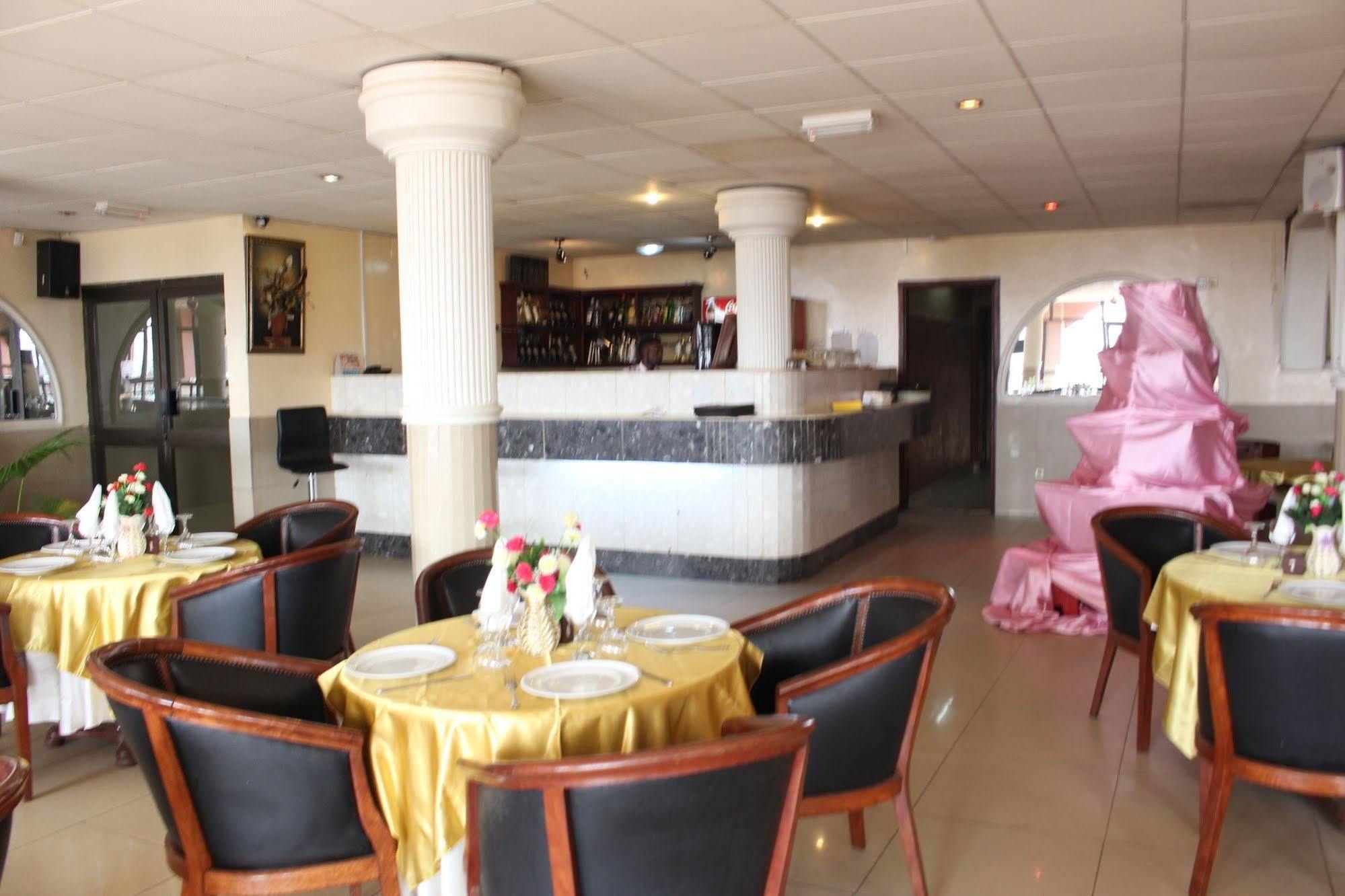 Hotel Santa Lucia Yaoundé Exterior foto
