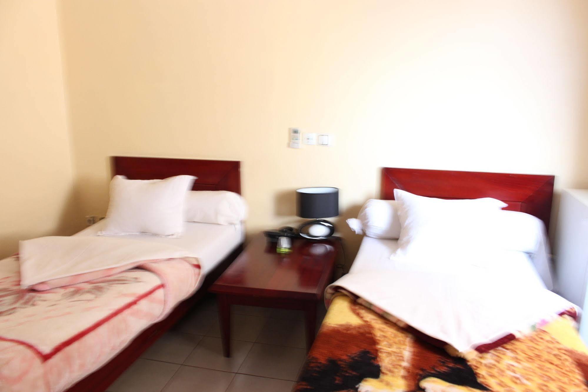 Hotel Santa Lucia Yaoundé Exterior foto