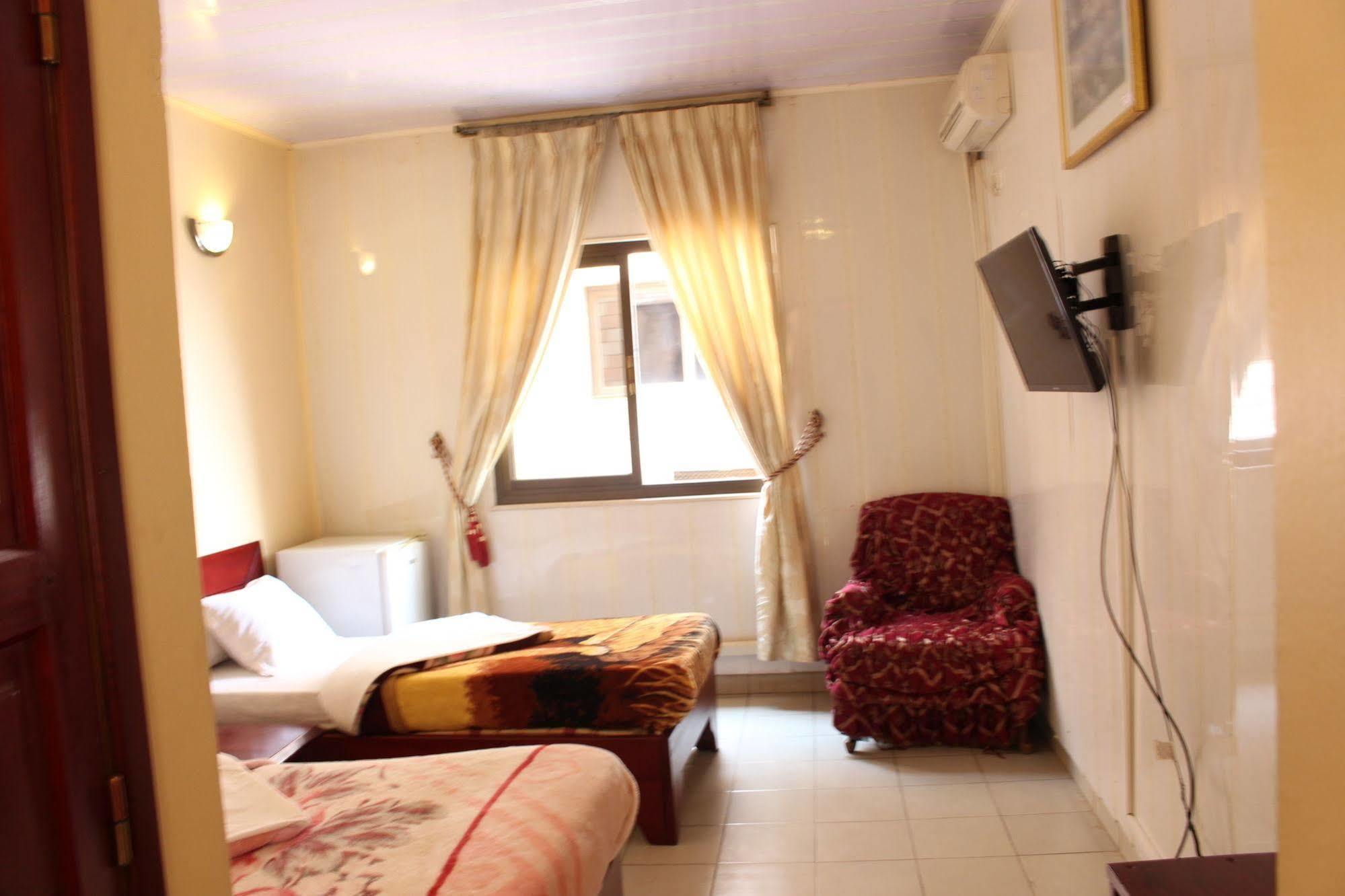 Hotel Santa Lucia Yaoundé Exterior foto